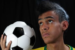 开云官方网站-国家队加强控球能力训练提升中场调度效率，提高控球能力的十大措施